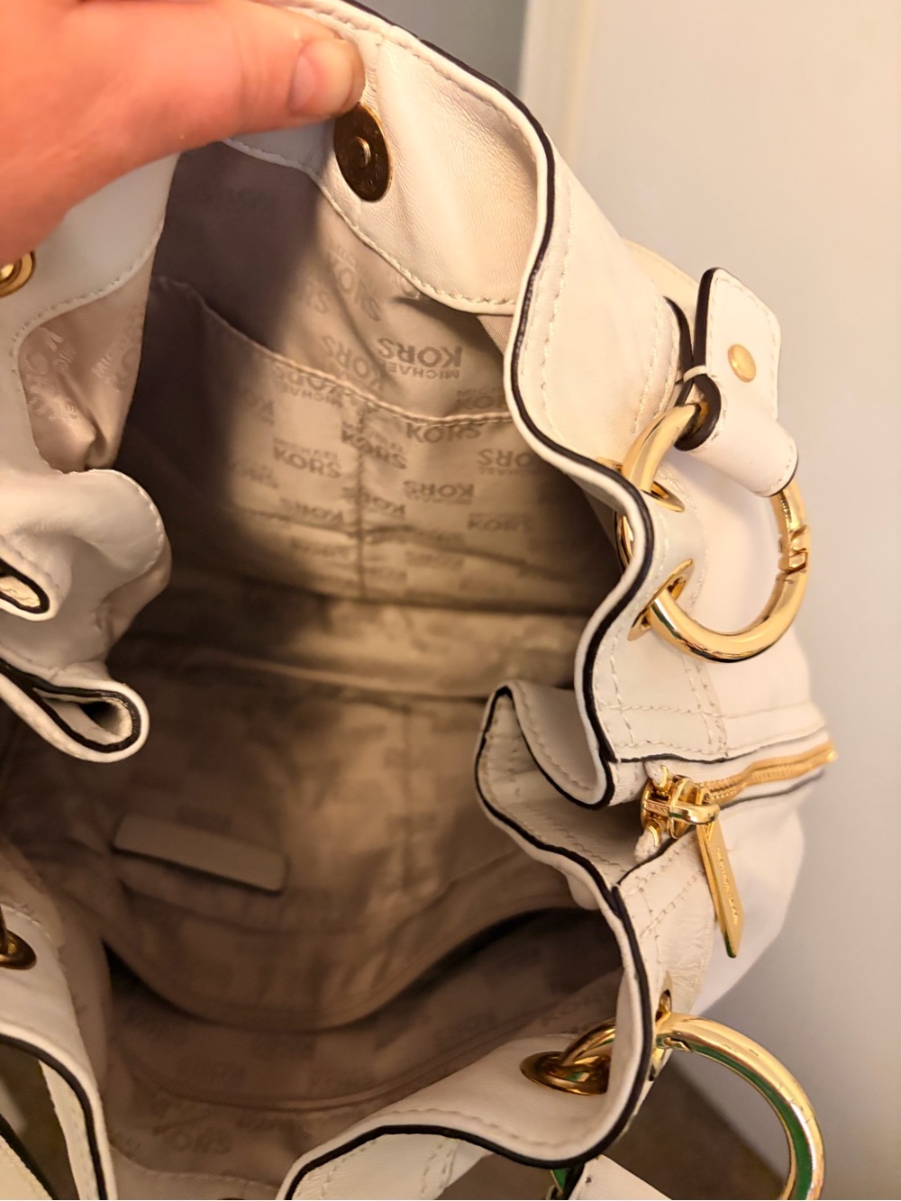 Michael Kors Moxley Shoulder Bag Cream Off White Leather Gold Hardware Tote EUC - Picture 5 of 6
